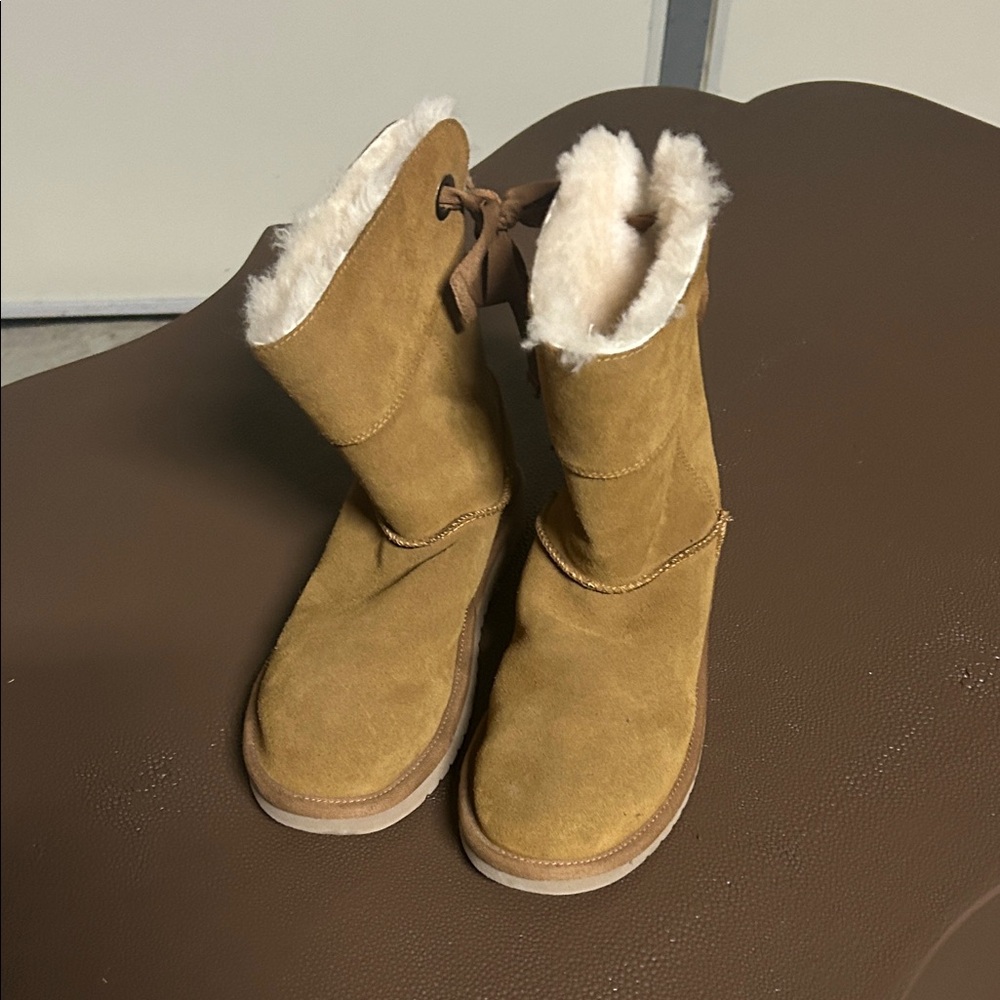 Koolaburra by Ugg Cozy Tan Suede‎ Women's Boots